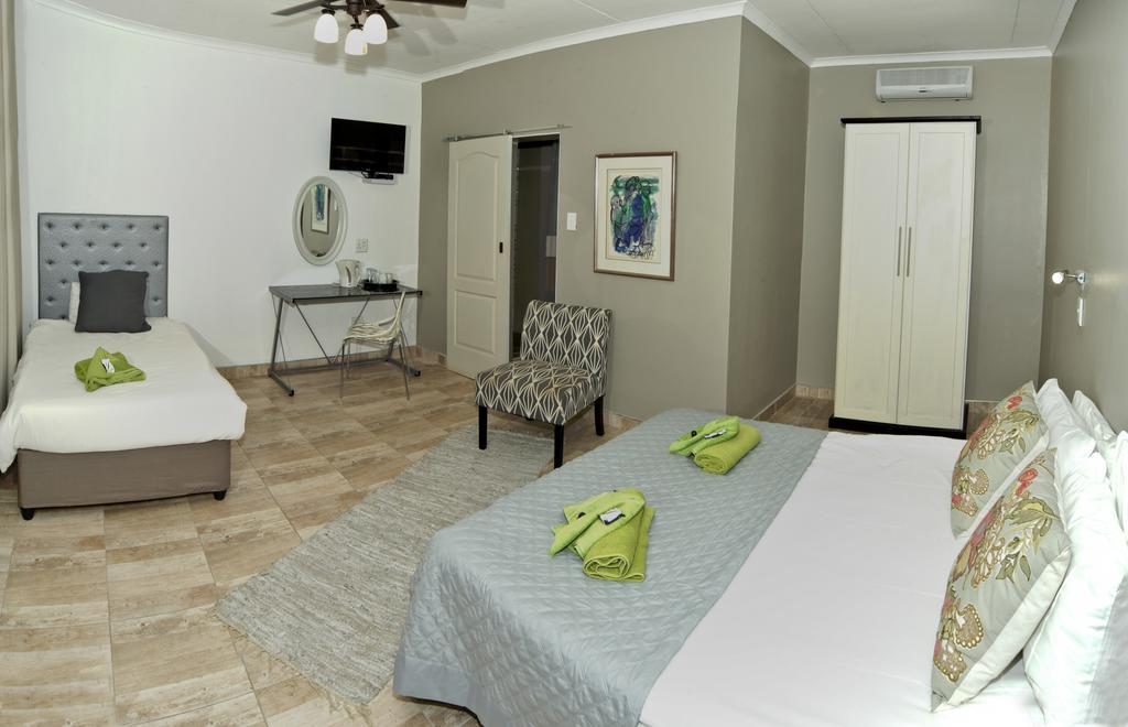 Out Of Africa Guesthouse Otjiwarongo Exterior foto