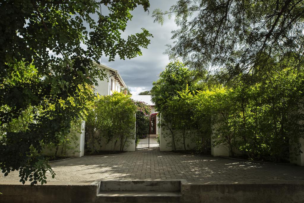 Out Of Africa Guesthouse Otjiwarongo Exterior foto