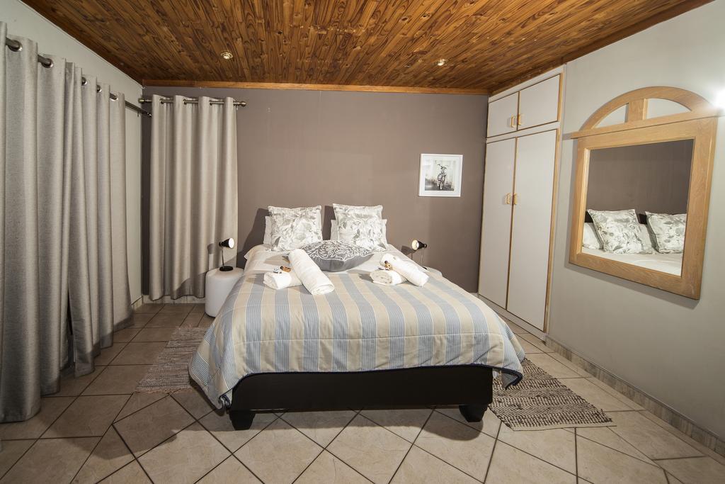 Out Of Africa Guesthouse Otjiwarongo Exterior foto