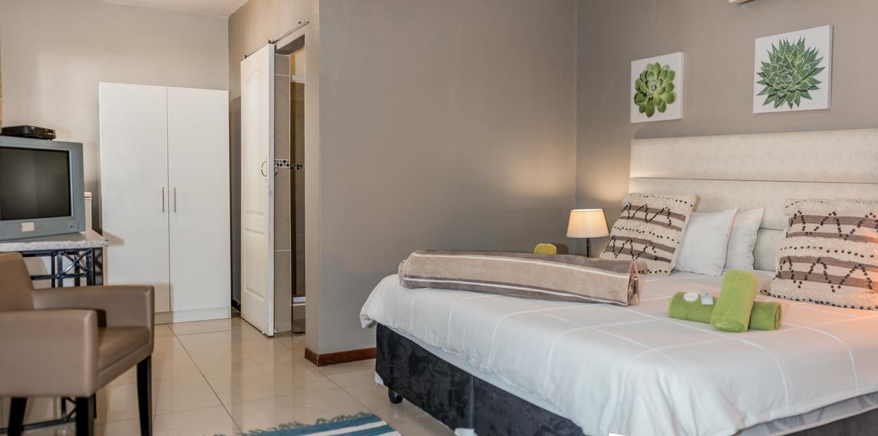Out Of Africa Guesthouse Otjiwarongo Exterior foto