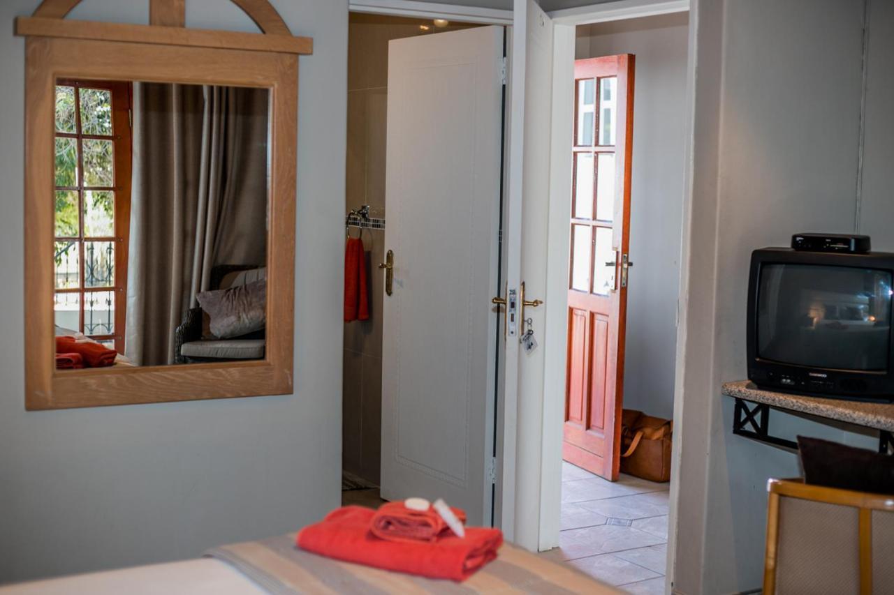 Out Of Africa Guesthouse Otjiwarongo Exterior foto
