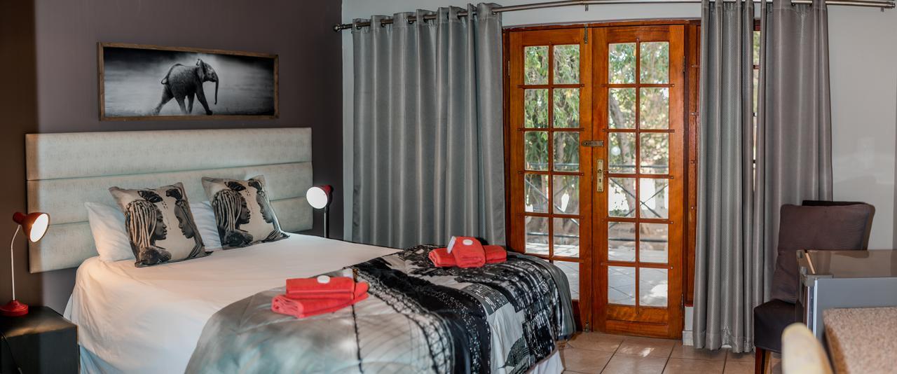 Out Of Africa Guesthouse Otjiwarongo Exterior foto